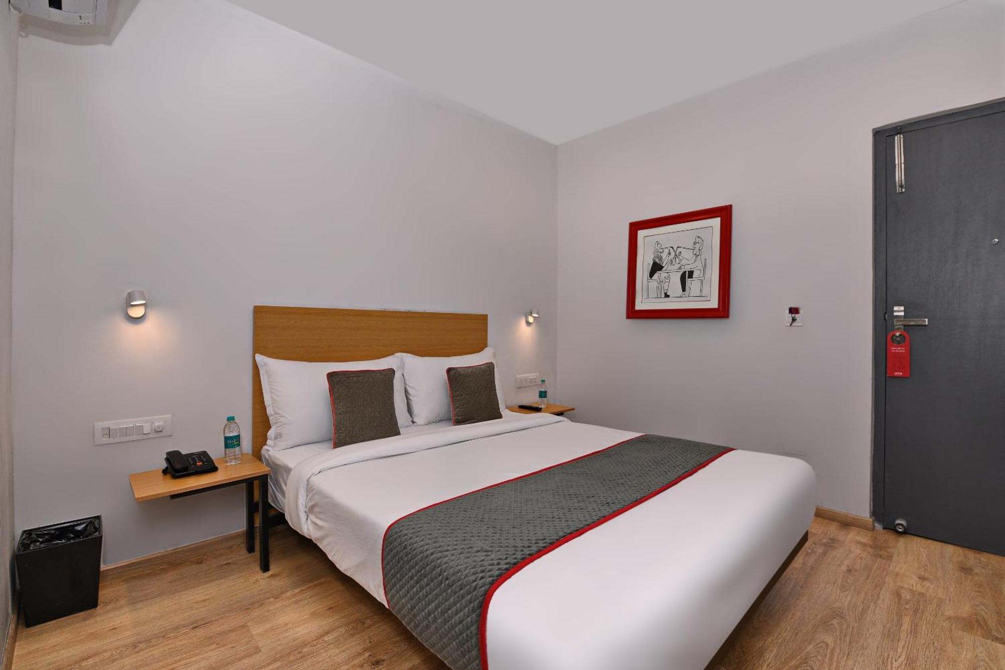 Townhouse Function Inn Near Chaudhary Charan Singh International Airport Лакнау Екстериор снимка