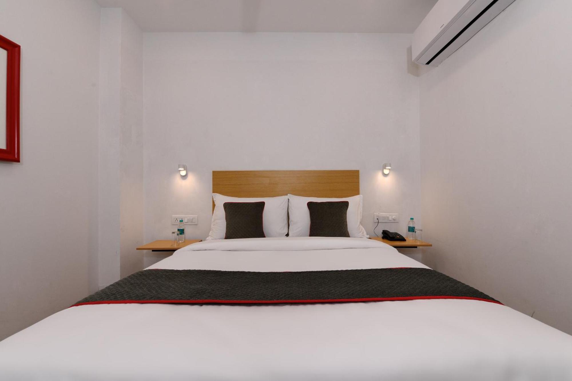 Townhouse Function Inn Near Chaudhary Charan Singh International Airport Лакнау Екстериор снимка