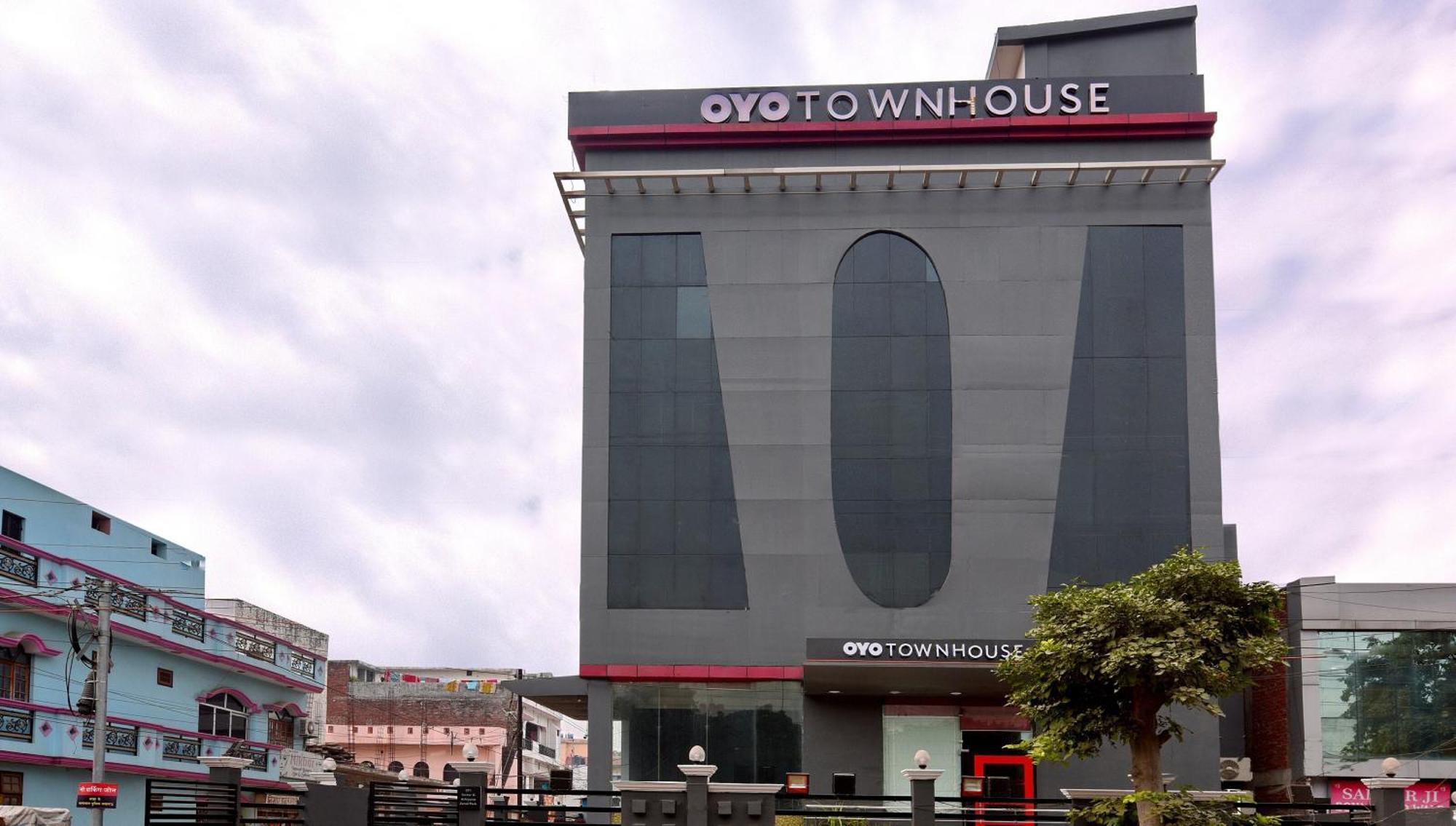 Townhouse Function Inn Near Chaudhary Charan Singh International Airport Лакнау Екстериор снимка