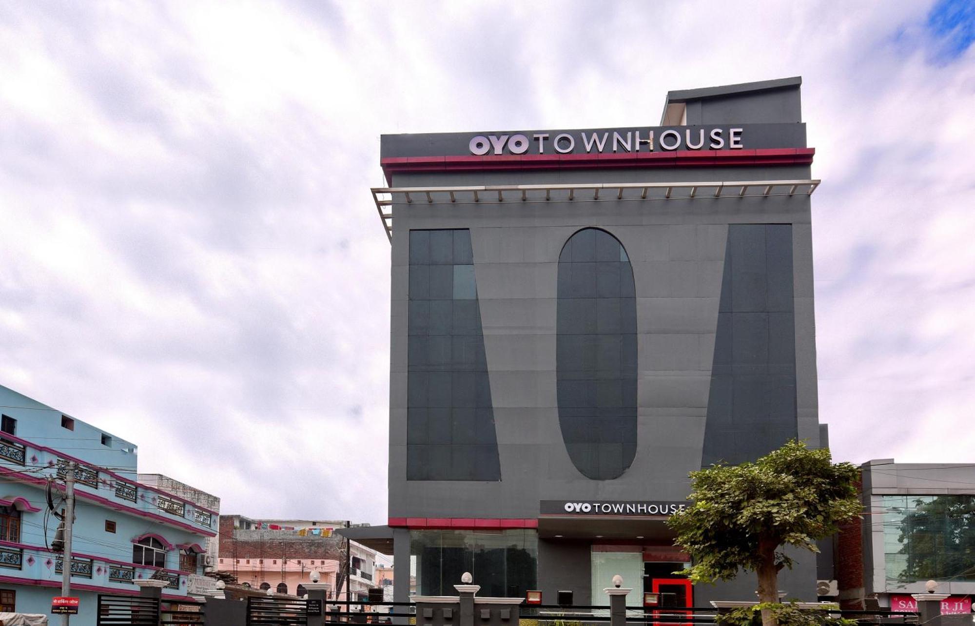 Townhouse Function Inn Near Chaudhary Charan Singh International Airport Лакнау Екстериор снимка